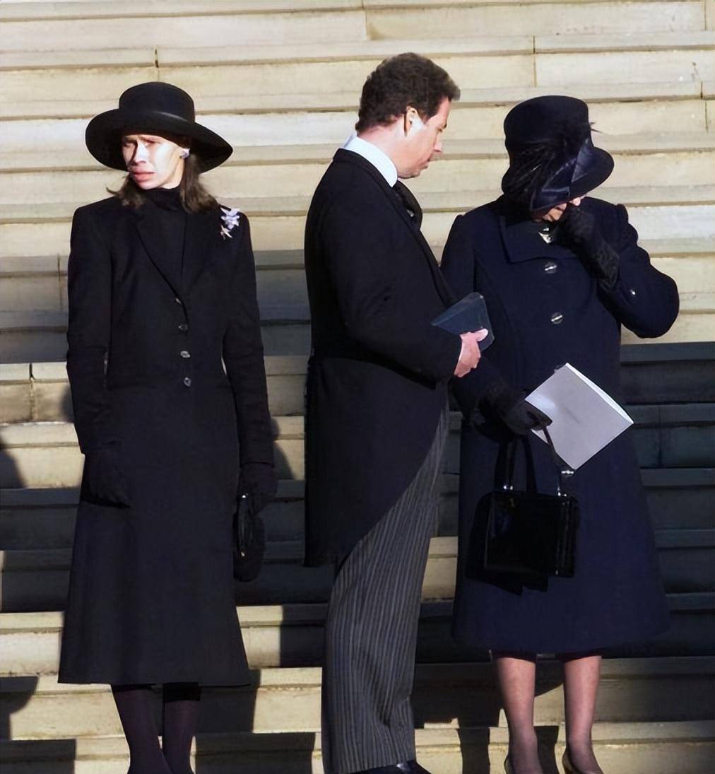 漂亮的百万富翁之女彭妮:陪伴菲利普亲王40多年,敢抢女王的风头_丈夫