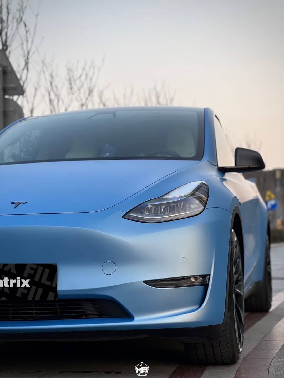 特斯拉modely矩阵改色膜原力蓝,2024春夏流行色