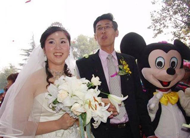 女排自由人张娜:敢揍教练陈忠和,退役从政,2022年儿子