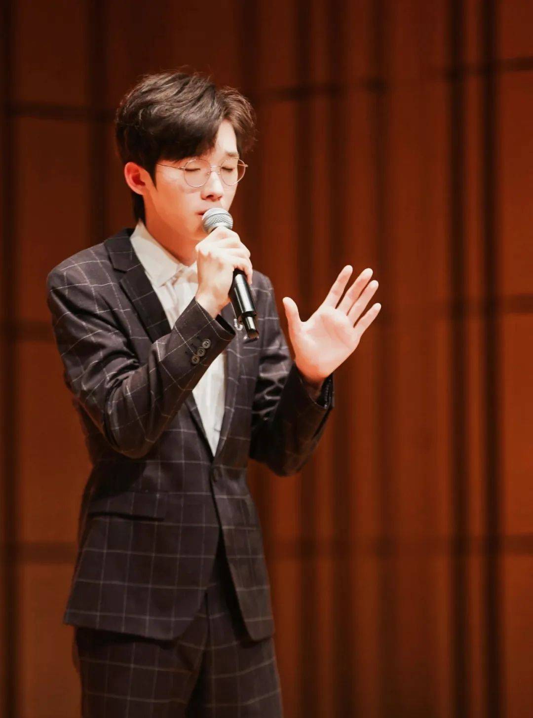 歌手专访-上海市形象大使|王泽龙:用声音唱响我们的梦!