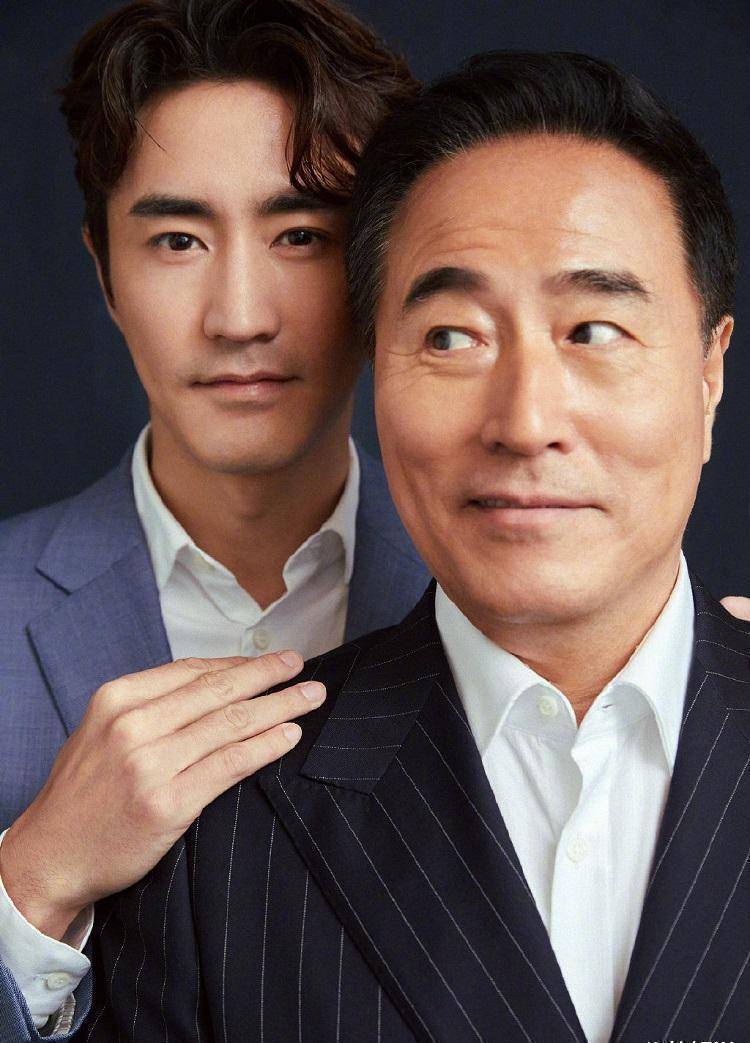 杨立新杨玏父子写真,长相像复制粘贴,这是什么神仙小?