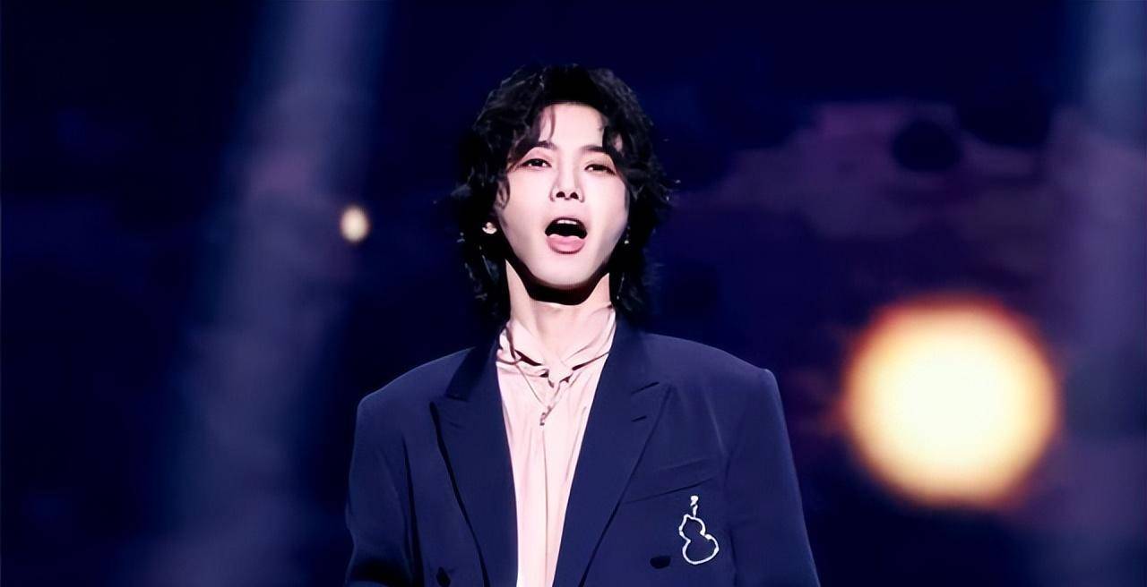 两张海报看歌手咖位:华晨宇,毛不易终于同框,周深和谭维维对应_李宇春