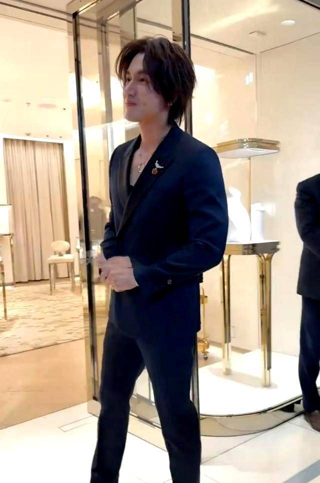 亚洲男神言承旭47岁状态:脸上无医美,老了才能颜值不