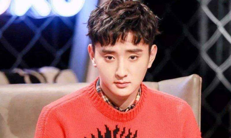 于小彤新剧一人分饰两个角色,曾出演贾宝玉被批评演技,网友不抱希望