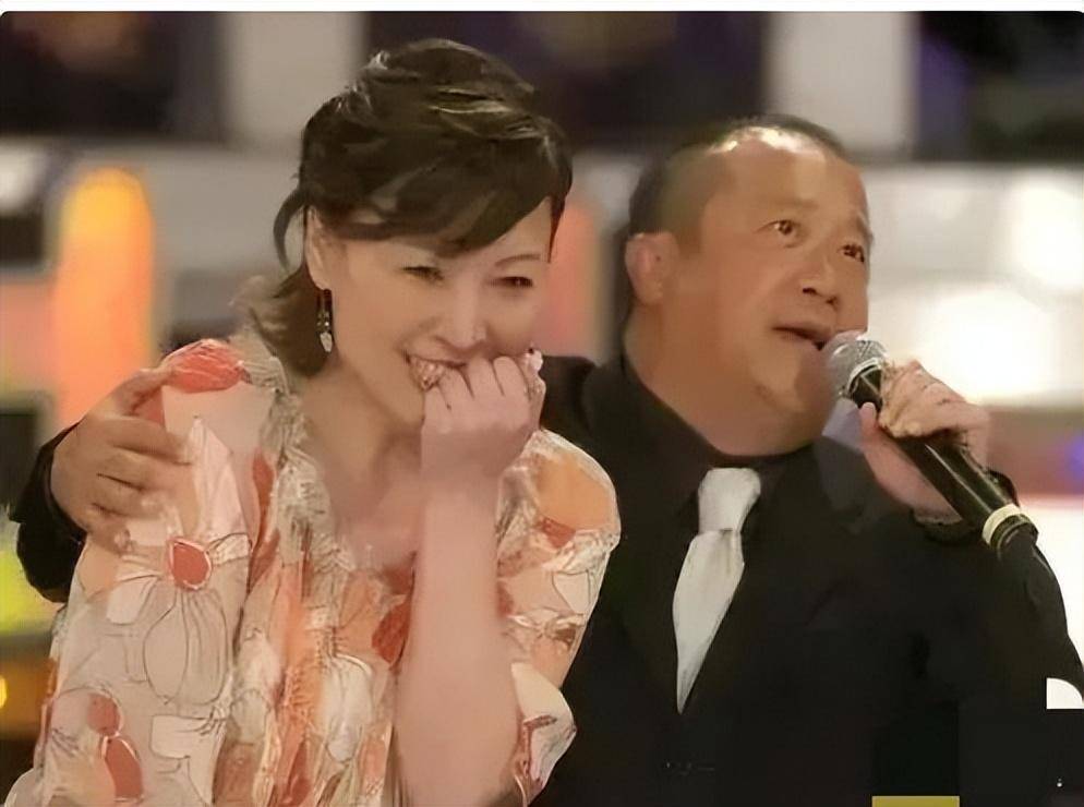 曾志伟的四个孩子:一个名导,一个败家,一个远嫁,一个50岁未婚