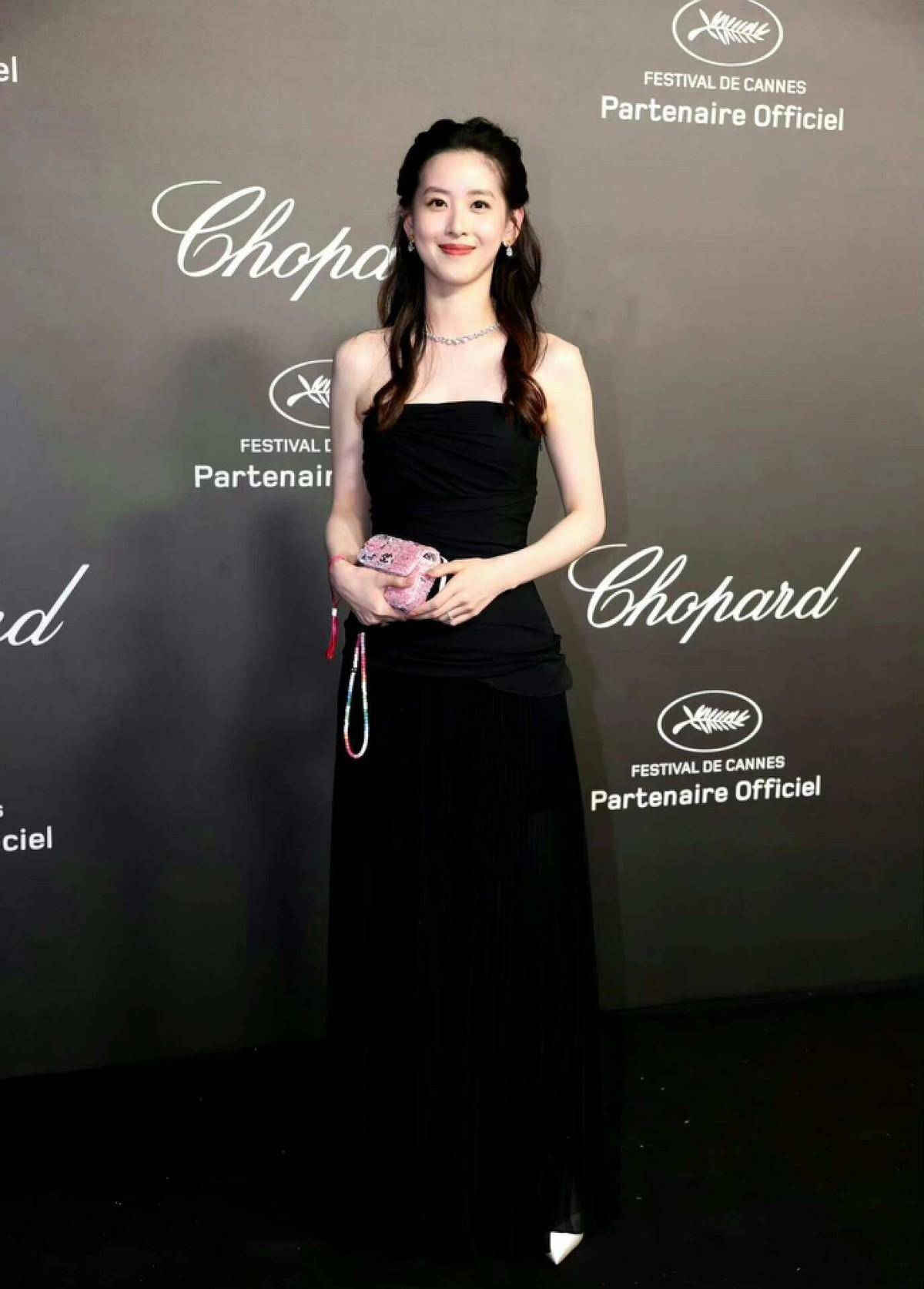 章泽天带火了一种穿法:宽松毛衣 短裤,高级又洋气_时尚_连衣裙_的设计