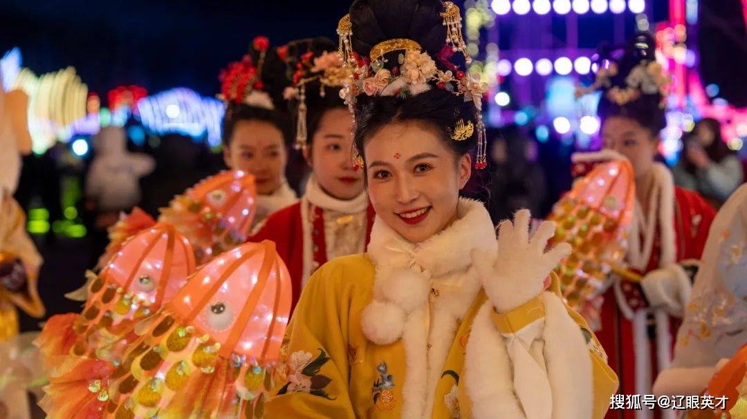 点亮龙年 共迎欢乐龙年——大连金石滩新春灯会璀璨启幕_市民_游客_山