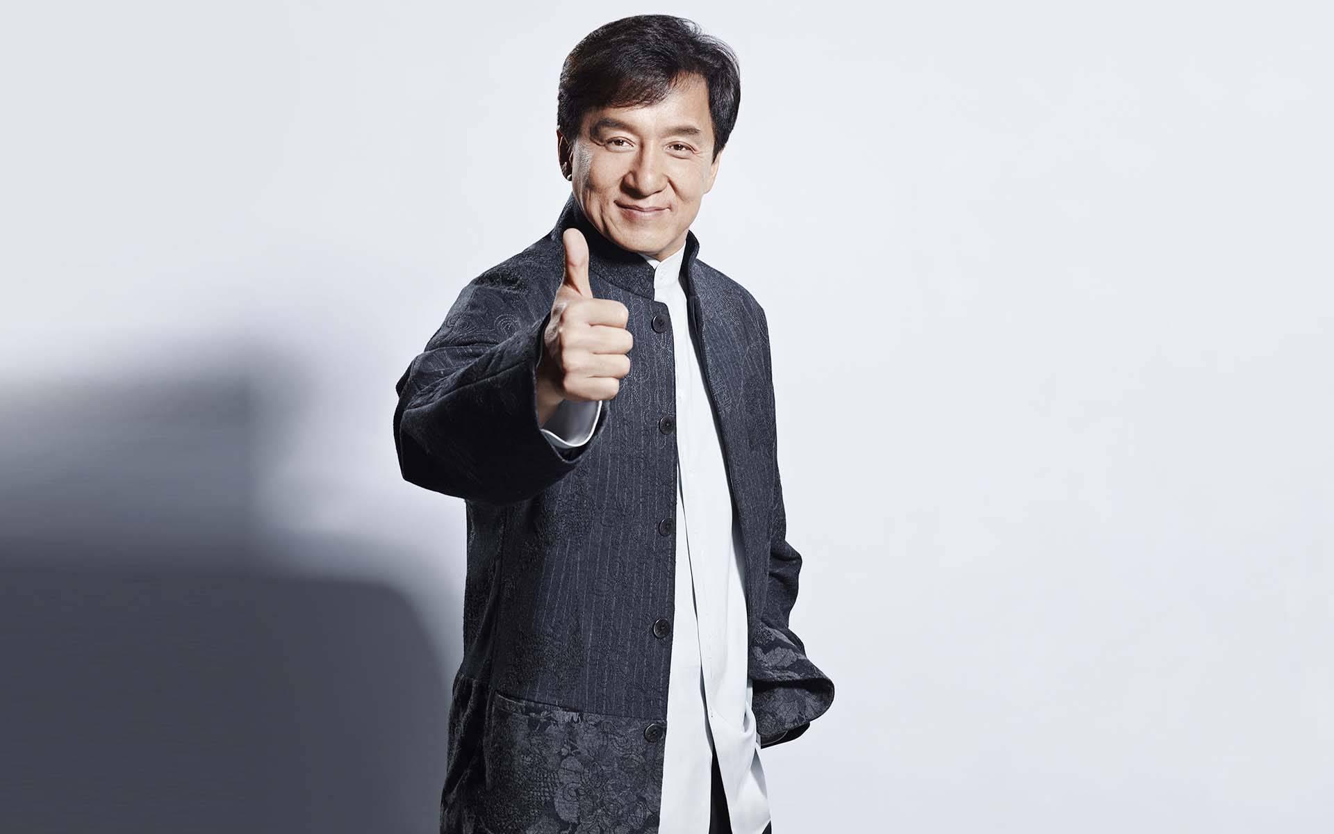 成龙亮相河南春晚,69岁宝刀未老,网友盛赞:姜还是老的辣啊!