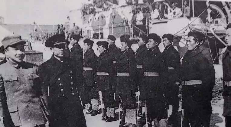 1949年2月,重庆号巡洋舰舰长邓兆祥发动起义,后来是什么结局?