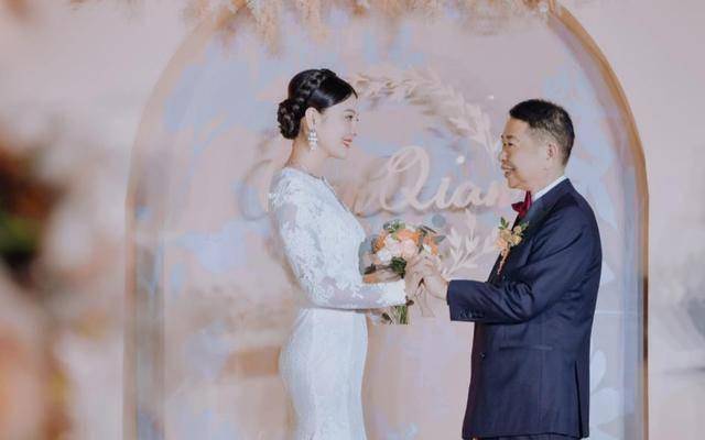 2020年,63岁的陈景河娶了模特娇妻钱冰:真爱突破年龄界限?