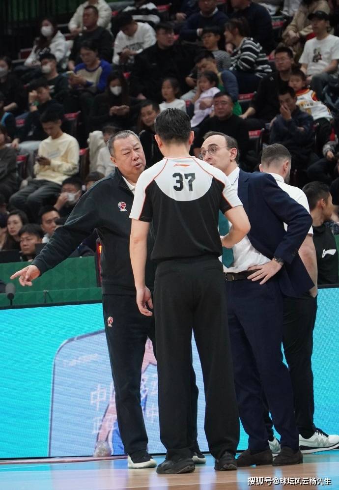 杨鸣与吴乃群签订3年半合同,辽宁男篮迎来重要战略调整_球员_助理教练