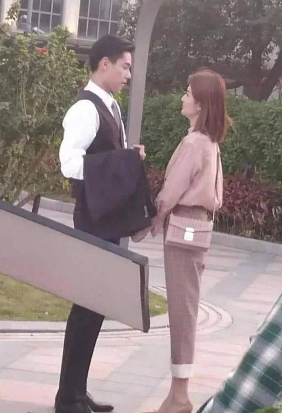 胡一天:我终于不用低头拍戏了,乔欣:我终于可以穿高跟鞋出镜了!