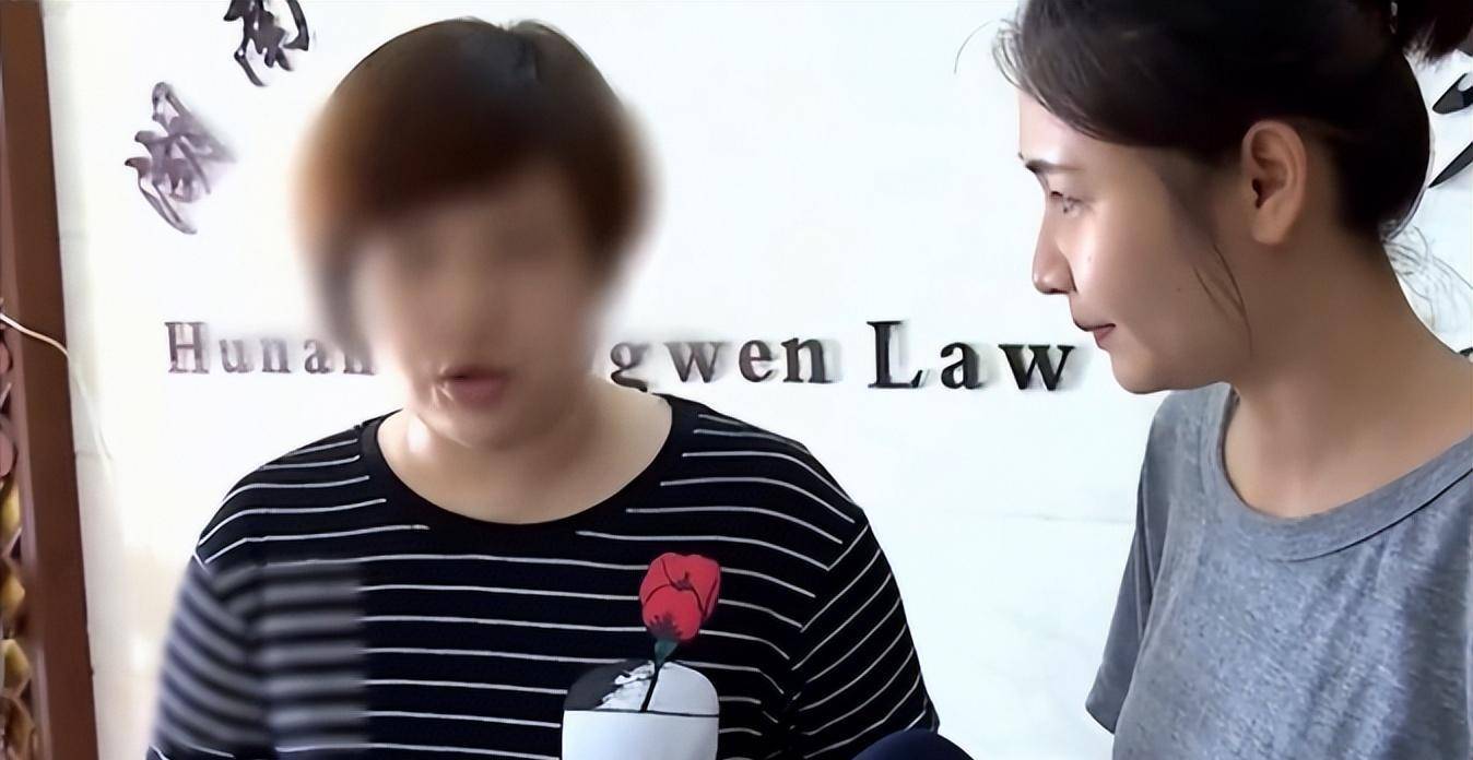 看着年轻有活力比自己女儿还小的康二梅,王军心动不已,而年轻漂亮的