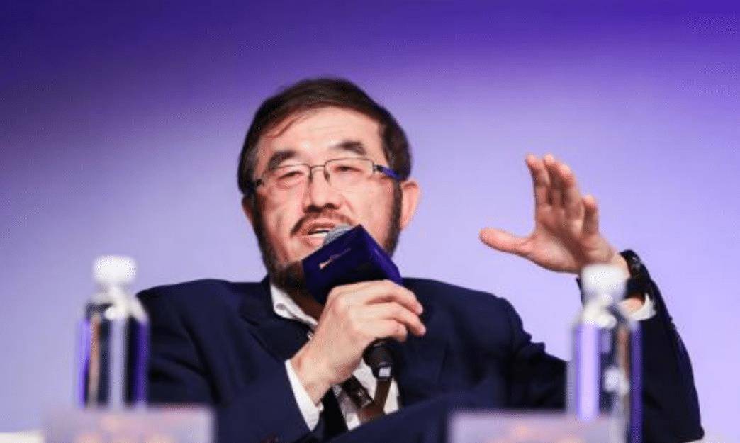 一手压着两位"中国首富",那位神秘的大胡子,他到底是谁?_吴鹰_马云_产