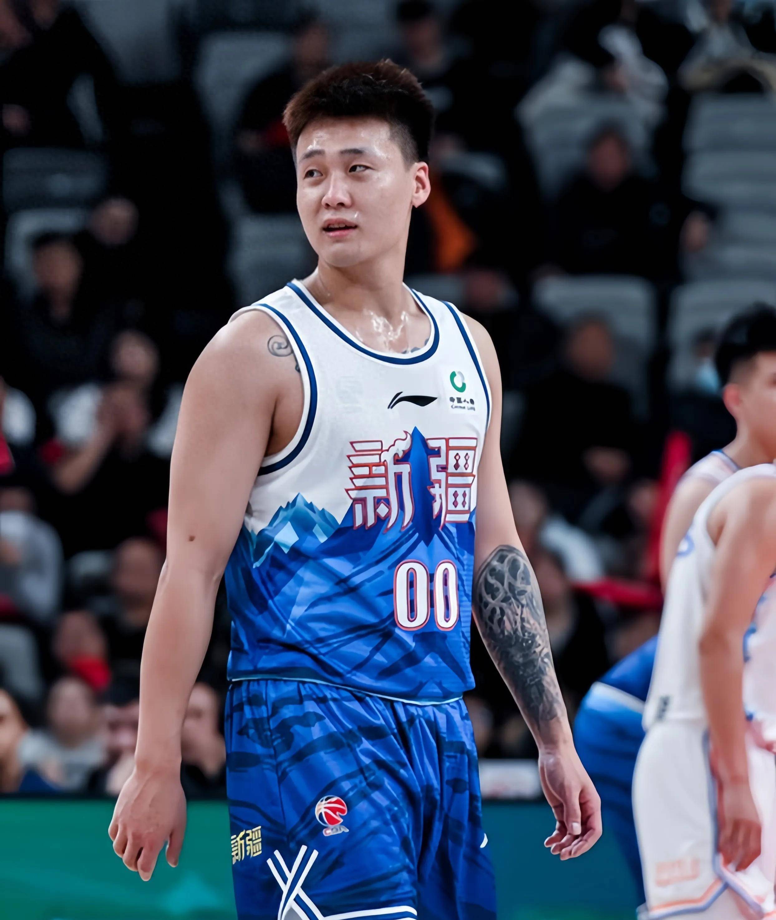 据透露,赵睿等6人未入选,一个状态不佳,一个可惜._球员_比赛_乔帅