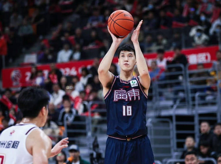 广东"三王炸"进男篮集训队,乔帅力挺杜锋爱徒_胡明轩_杜润旺_徐杰