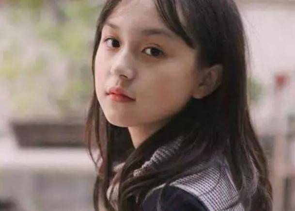 她因长得太漂亮2岁出道,演"小芈月"红遍全国,如今长成厌世脸_刘楚恬