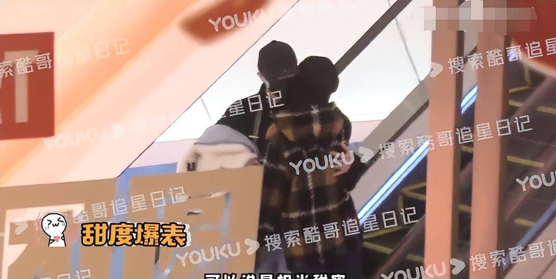 许嵩带女友冯禧逛街!