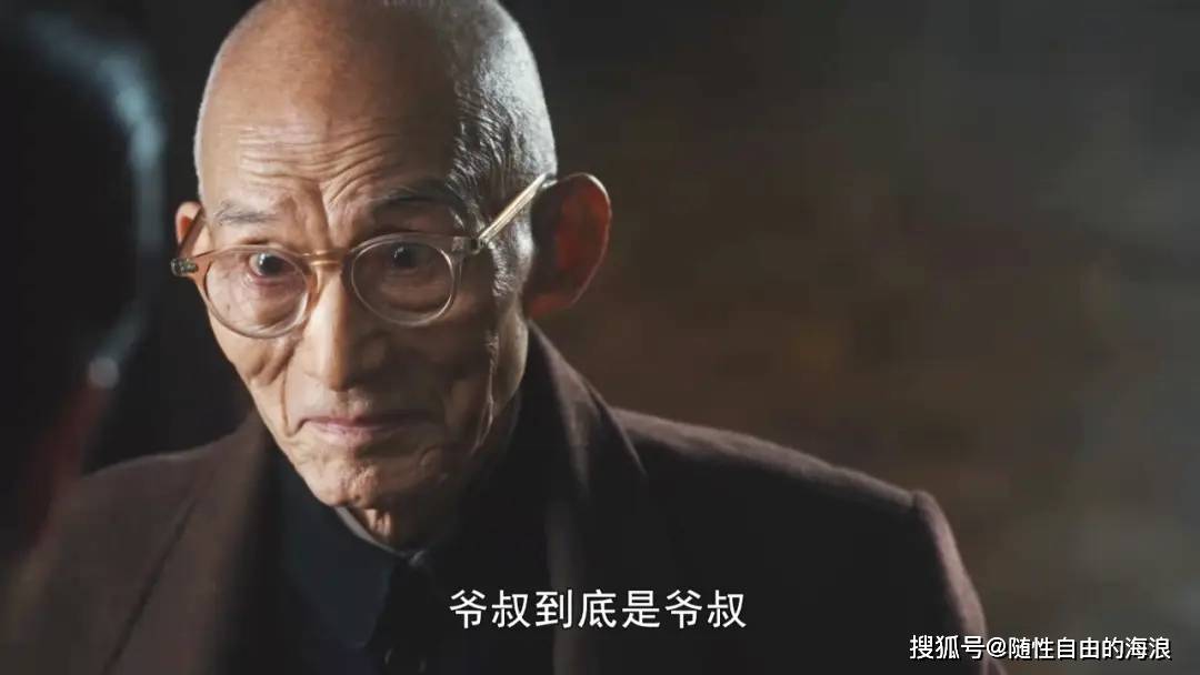 90岁老艺术家游本昌荣登《时尚芭莎》三月刊,展现爷叔腔调与出色的