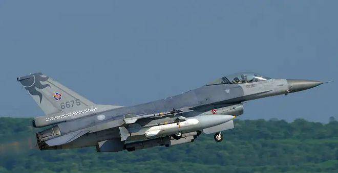 蒙古提出要20万"过路费",俄飞行员拍胸脯要酒喝_中国空军_俄罗斯_苏联