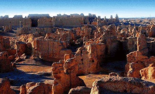 于阗国大约在公元二世纪相当于西汉时期建国,国姓尉迟,当时它逐渐