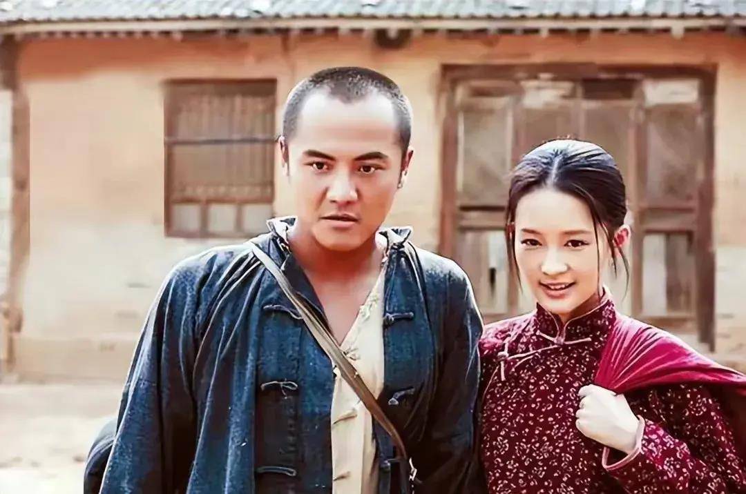 《娱乐圈低调亲属:张嘉译力挺表弟姬他,共演11部作品创辉煌》_事业