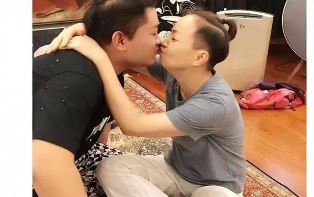 张一山携手杨紫,去宋丹丹豪宅聚会,进门不淡定:咱妈真