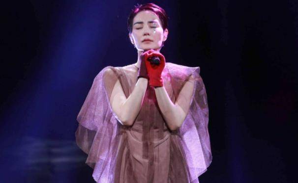 天后王菲身边又见一男子同行,2个月4次被拍,被传与谢霆锋已分手_ryan