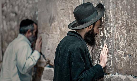 其中一条叫弥赛亚观念,这个跟非犹太民族没多大的关系,弥赛亚观念就是