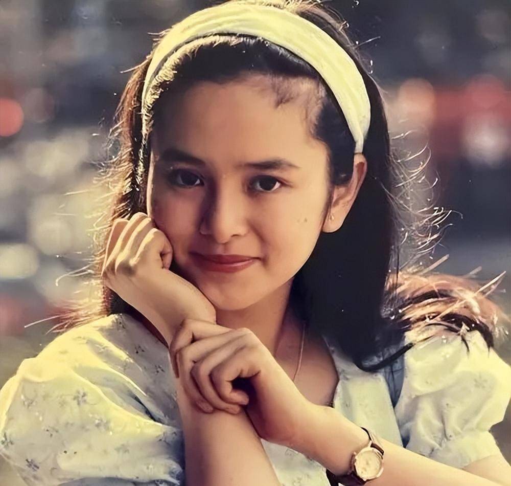 前夫一句话让她成"笑话" ,22岁嫁富商,27岁离婚带两娃_叶蕴仪_观众