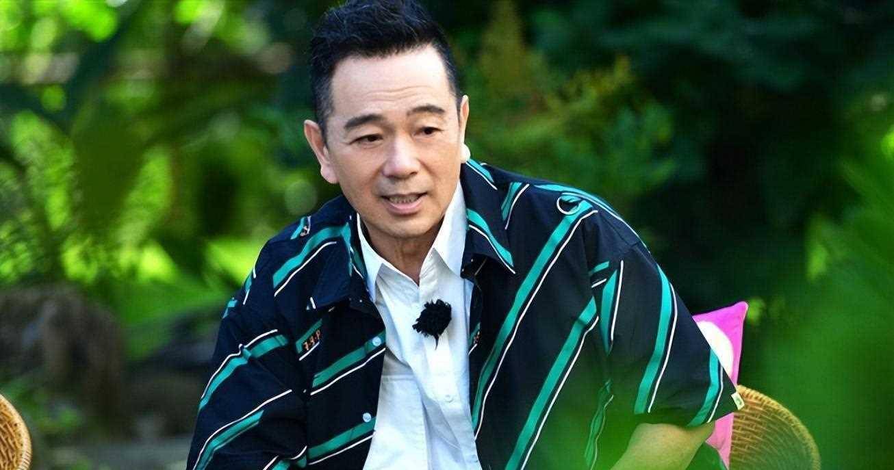 隐婚30年零绯闻,长期吃剩饭菜,一件衣服穿35年,却因直播被_张晨光