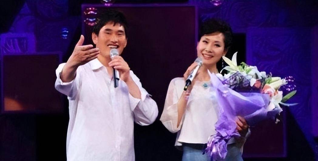 歌手于文华:生下女儿就被分手,转身嫁给网恋小伙后,她