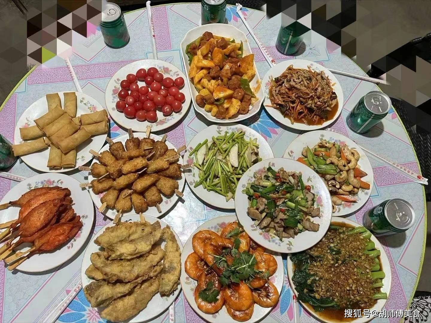 朋友圈晒南北年夜饭,东北丰盛,山东实惠,最后一张真让
