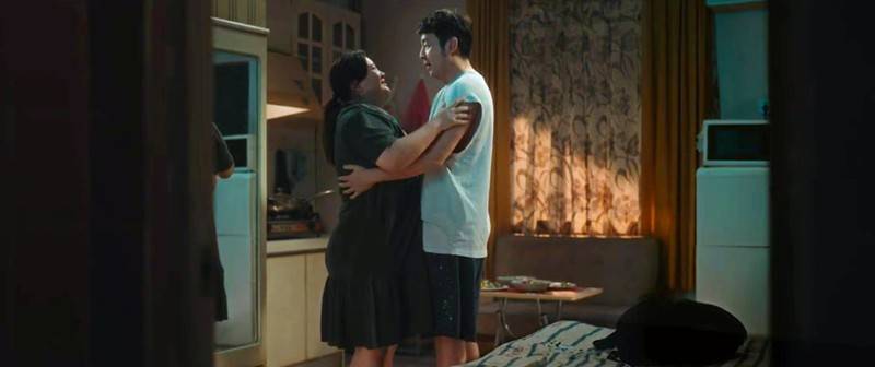 想要参加拳击赛的昊坤体重终于达标,欣喜地抱着杜乐莹转圈圈,却根本没