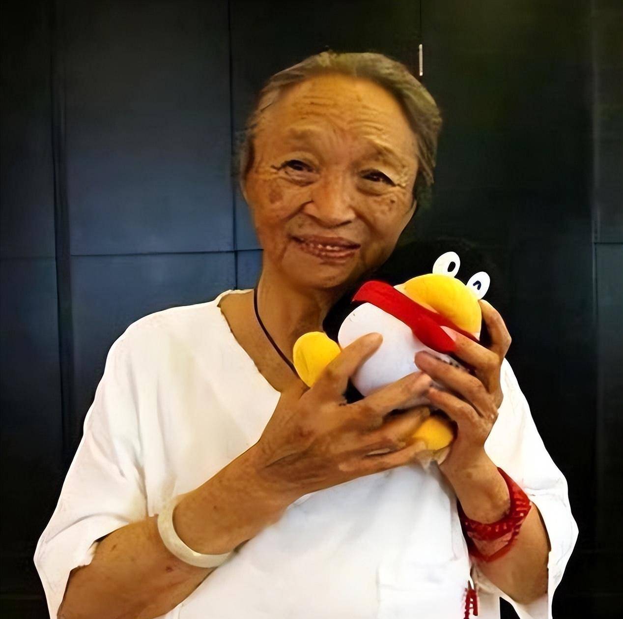 柏青留给我们的不仅仅是一段影视传奇,更是一种坚持与热爱的精神.