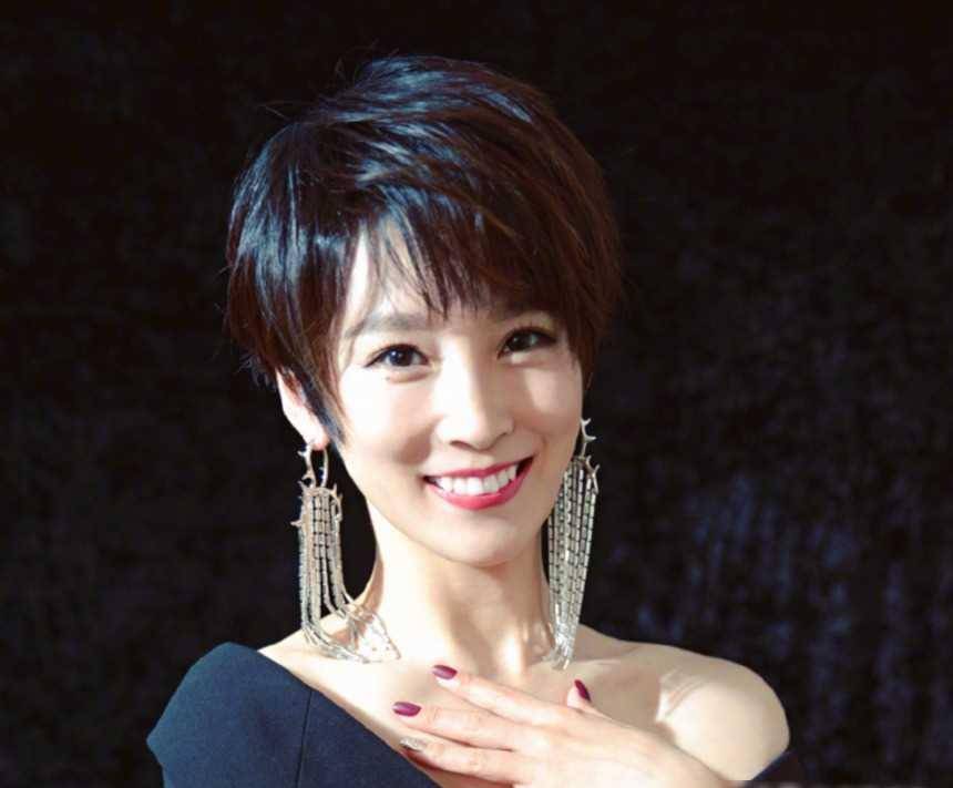 事实证明,被劝和吴京离婚的谢楠,已经走上了另一条!