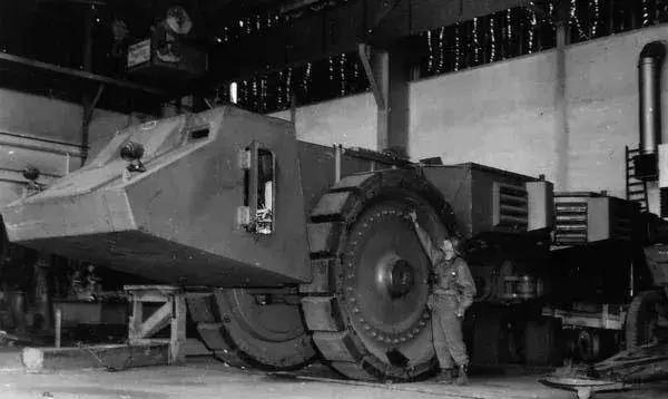 二战盟军俘获的德军防雷车刚刚下线的三秃子1944年6月14日,乘坐着