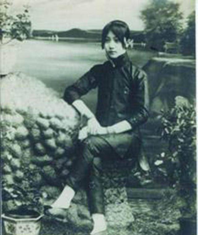 董竹君:从青楼嫁到夫家,被婆婆嫌弃,生四女后,婆婆:掐死一个_夏之时