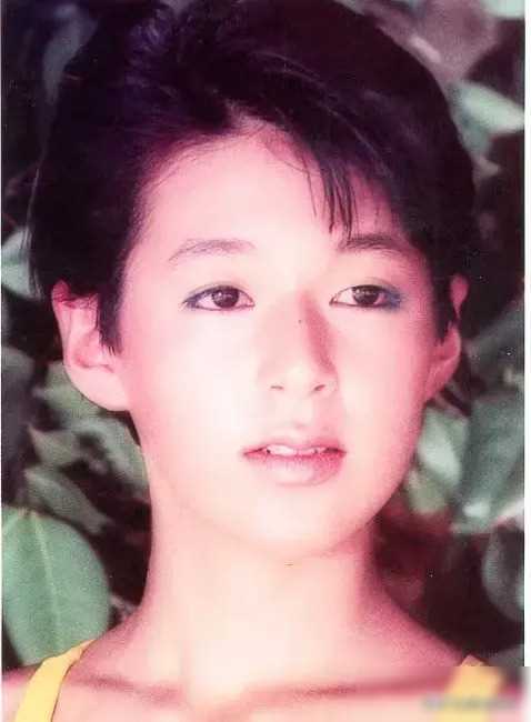 从青涩的赤名莉香到唐探3的复古女神,铃木保奈美用自己的演技和魅力