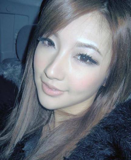 刘谦妻子近照,比刘谦整整小了十岁,四岁的儿子则十分软萌可爱_王希怡