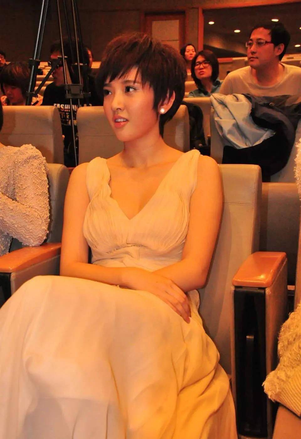 饰演"祺贵人"的唐艺昕目前《甄嬛传》这部电视剧在各大网站还在热映