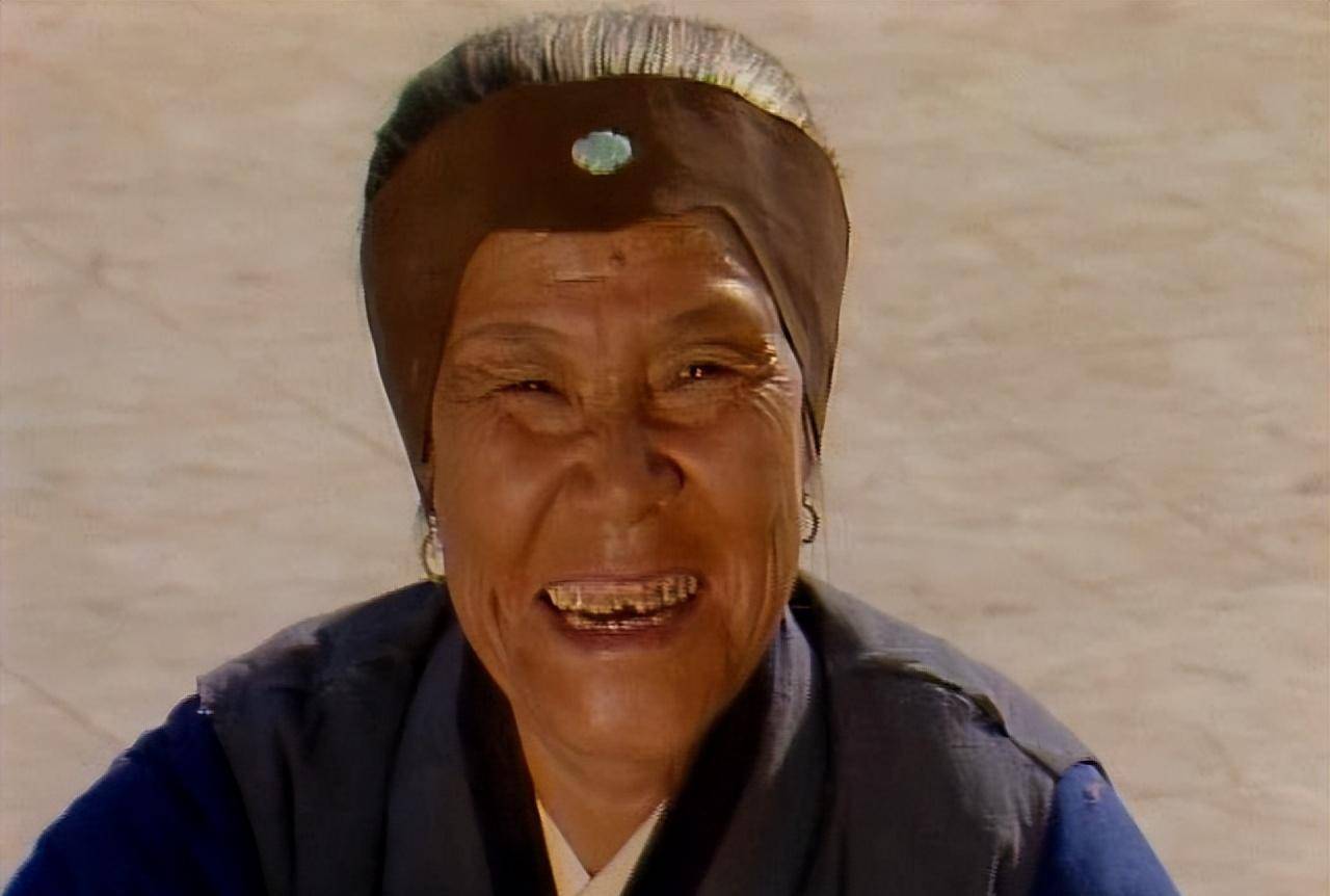 87版《红楼梦》中的穿帮镜头,没想到这么多,原来经典也难逃穿帮_观众