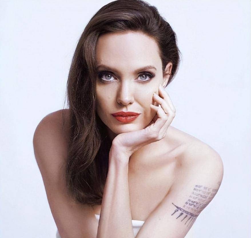 为艺术献身的女星-"古墓丽影劳拉"安吉丽娜·朱莉_电影_角色_爱泼斯坦