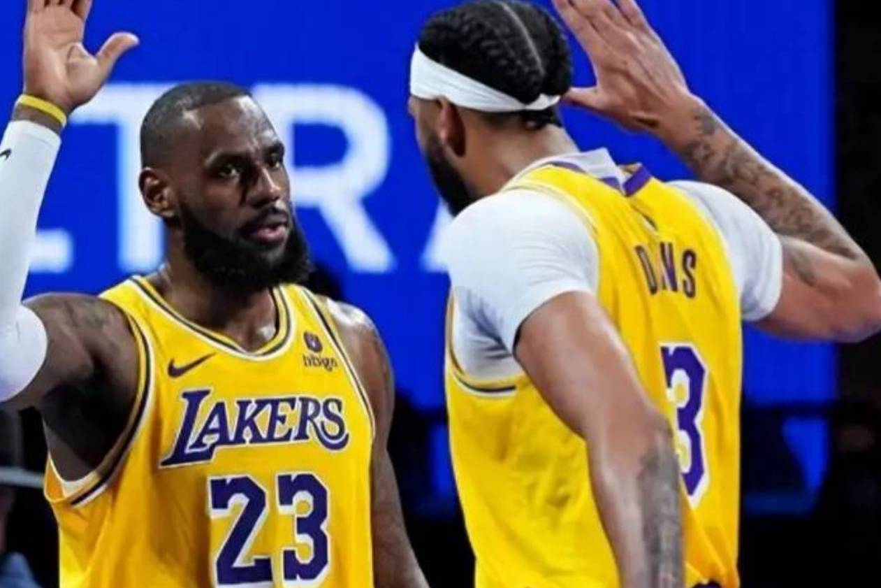 NBA集锦雄鹿队精彩表现回顾字母哥强势砍分带领球队逆转取胜