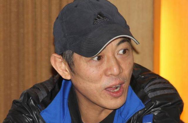 李连杰身价过亿,请大哥做助理年薪百万,为何不帮农村种地的二哥