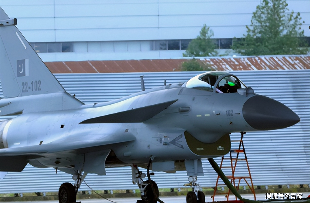 巴基斯坦买的中国歼10c,原来还有别的装备!_头盔_战机_显示器