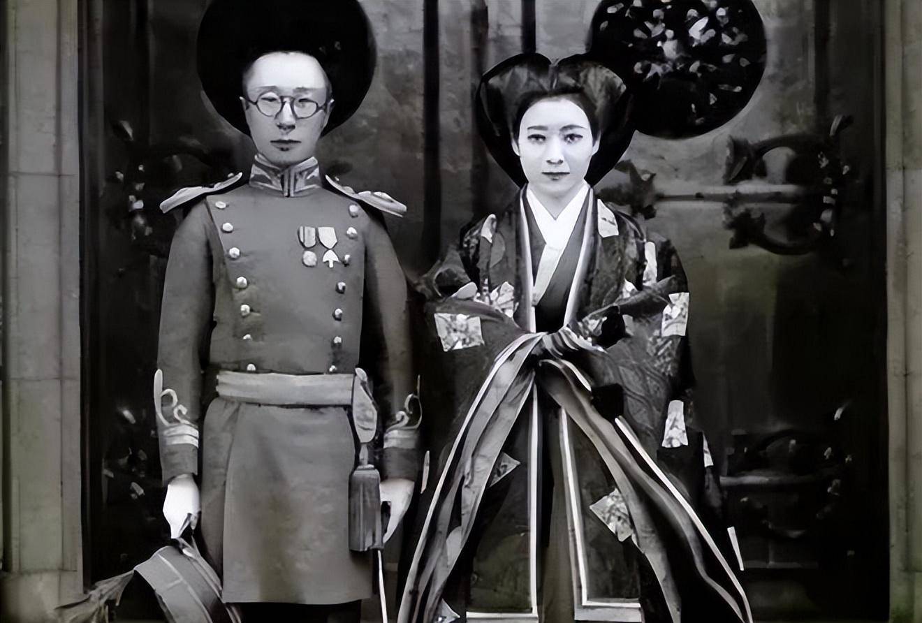 清朝最后一位摄政王,28岁就退休在家,晚年以90万斤