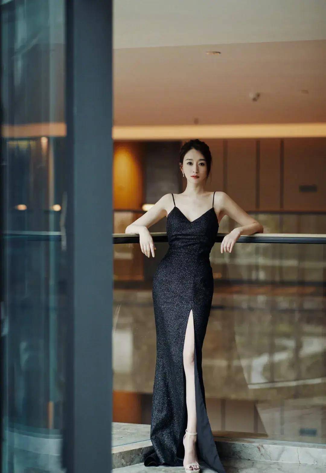 李小冉47岁依旧风韵犹存,网友惊叹:美得让人窒息!_影视圈_演技_表演