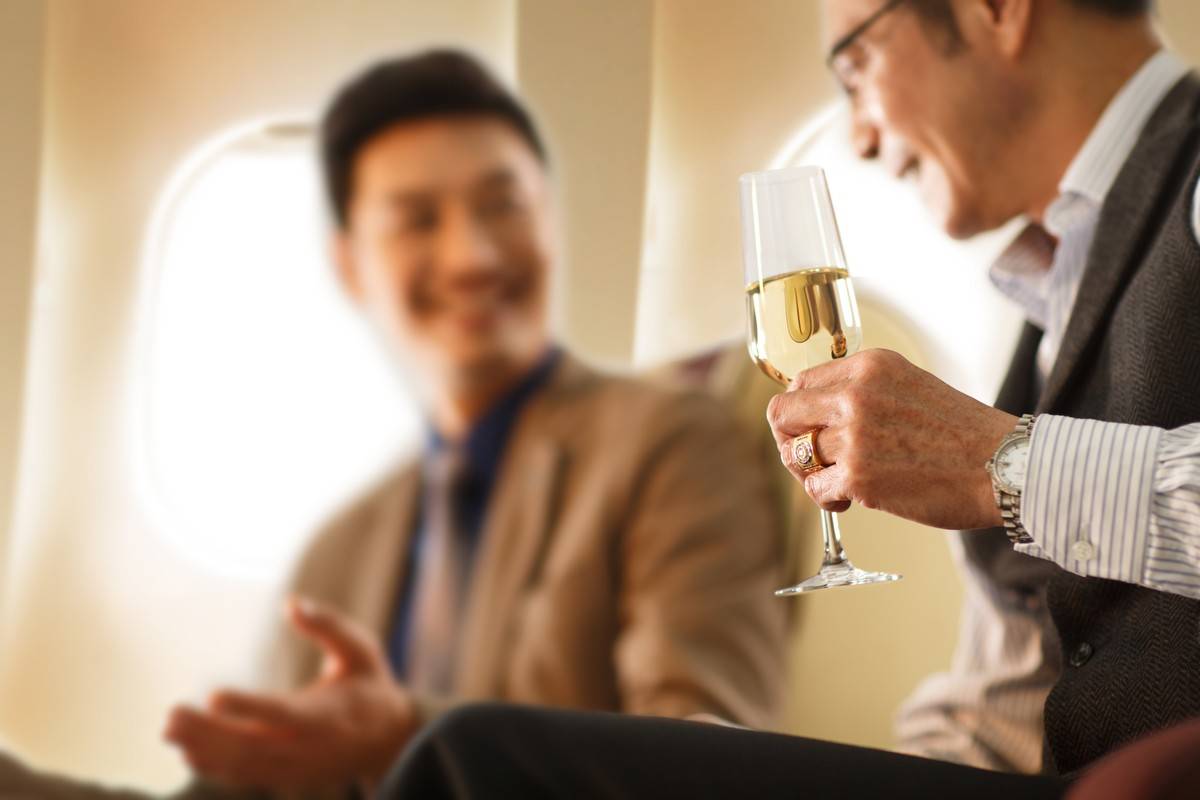 一瓶1299,有人3秒下单20次,日产"小蓝丸"暴露中年男隐秘需求_男性