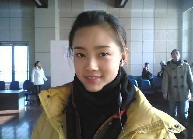 因为太漂亮被赵本山看中,结果拒绝喝酒被"封杀",今回农村教书_曹佳睿